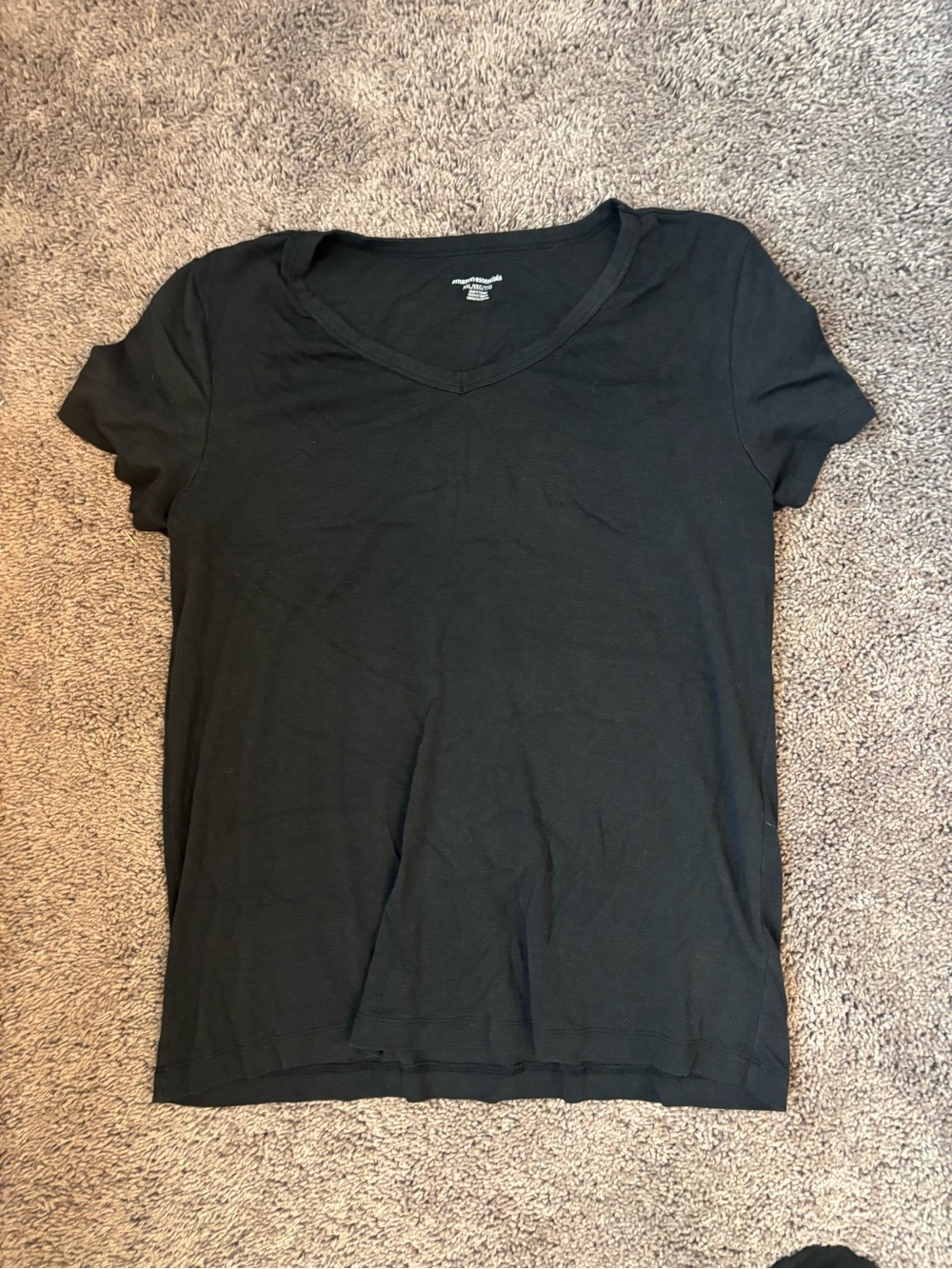 Amazon Essentials Women's Black V-Neck Short Sleeve Tee